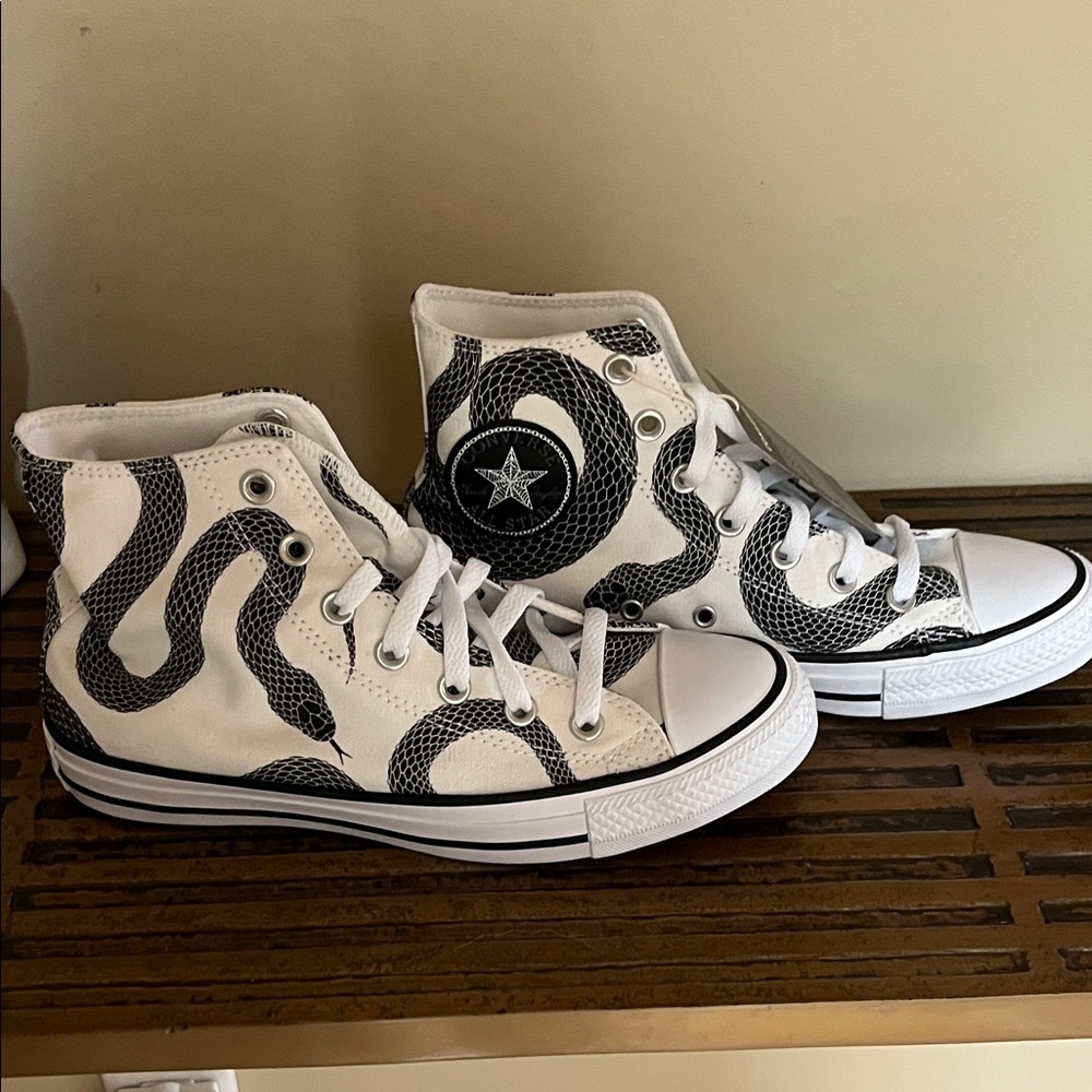 NWT Custom Converse High-Tops with Black and White Snake Pattern 7.5